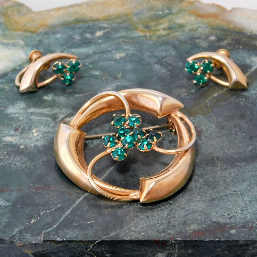 Vintage Rhinestone Brooch Earrings Demi Mid-Century Green Goldtone Screwback